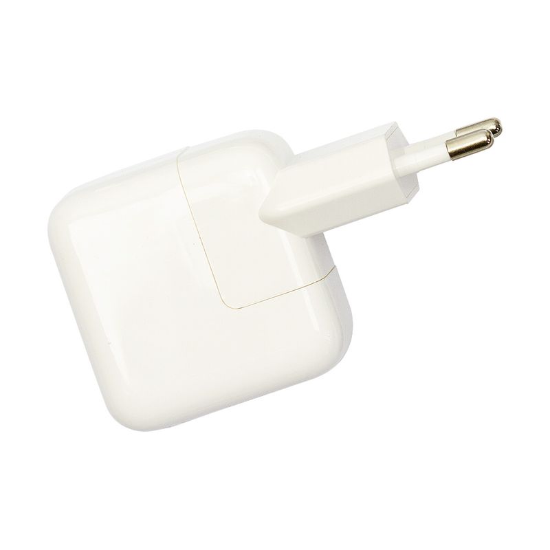 6836-Carregador-USB-para-iPad-iPhone-e-iPod-na-tomada-Cirilo-Cabos